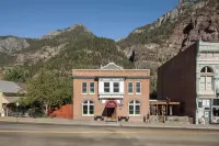 St. Elmo Hotel - parking