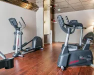 Econo Lodge - Gym