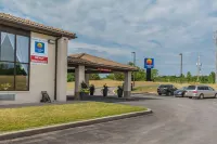 Comfort Inn Trenton - 駐車場
