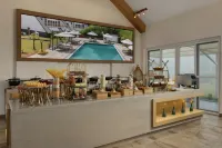 Himalayan Hideaway Resort Pokhara, The Centara Collection - breakfast
