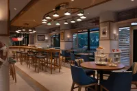 Hotel Champlain Burlington, Curio Collection by Hilton - breakfast