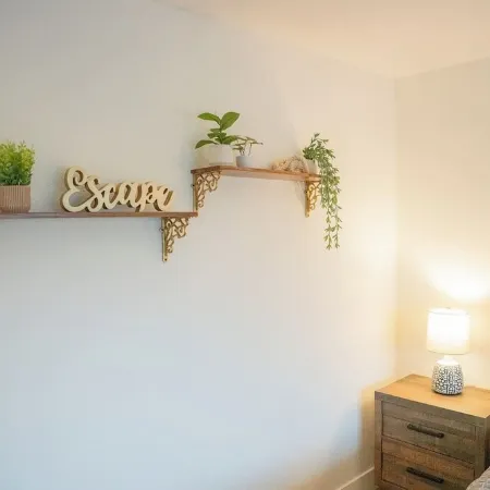 Guest Favorite! Easy Walk to Beach/Food & Shops + Private Parking