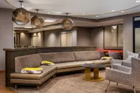 Holiday Inn Express & Suites Sarasota Bradenton by IHG - 駐車場