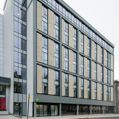 hub by Premier Inn Edinburgh Haymarket Hotel dekat Galeri Dean