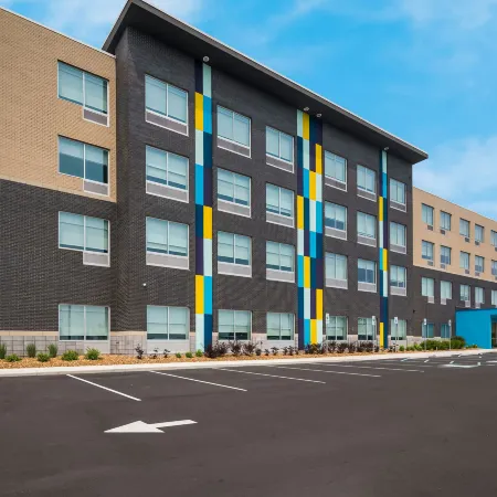 Tru by Hilton Novi Detroit