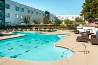 Delta Hotels Ontario Airport - parking