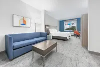 Holiday Inn Express & Suites WINNIE by IHG - Pet friendly