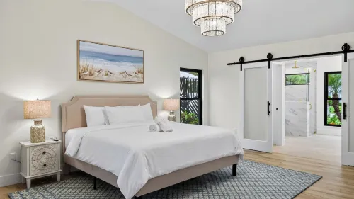Latitude 26° Luxury Retreat by Avantstay Waterfall Pool + Private Dock - WiFi