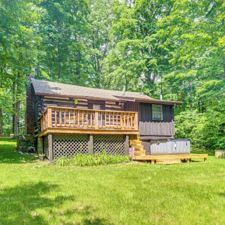 Hot Tub + Deck: Cabin Hideaway in Brown County