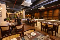 Pleasant Tree Hotels - Luxury Stay Amidst Nature - piscina