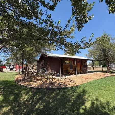 1800 Pioneer Cabin on Main Near Capitol Reef