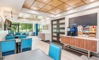 Holiday Inn Express & Suites Delafield