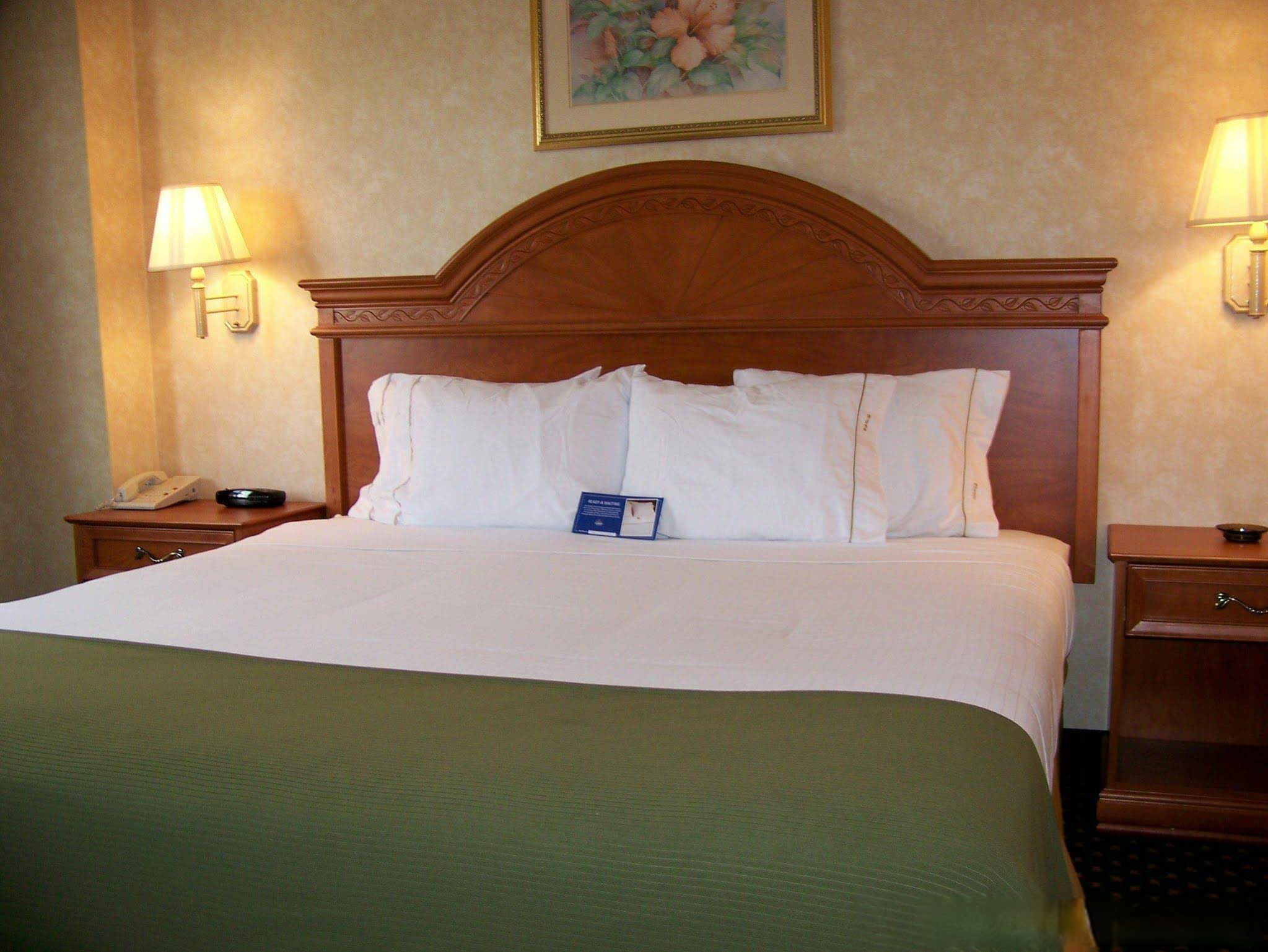 Holiday Inn Express Hotel & Suites Charlotte, an Ihg Hotel