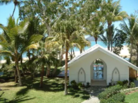 Alamanda Palm Cove by Lancemore Hotels near Harry Doyle Pickles winter off leash dog beach