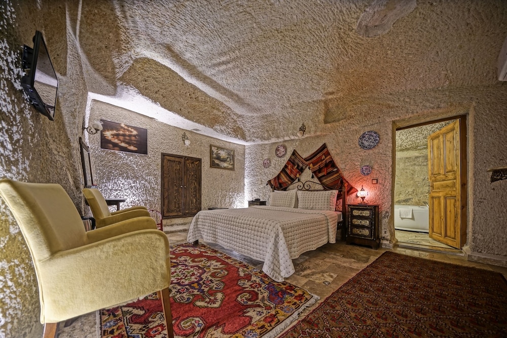 Emit Cave Hotel