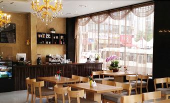 Dong in Tourist Hotel