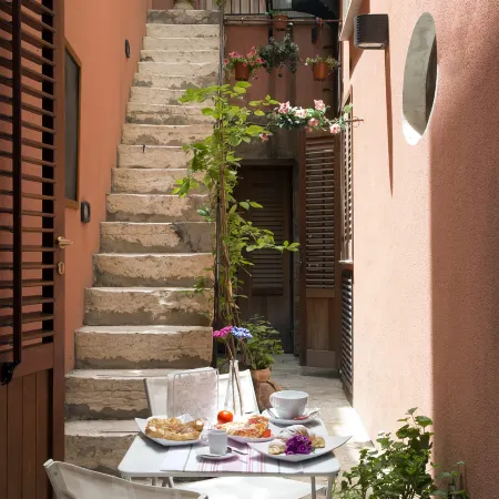 The Flowered Courtyard Srl