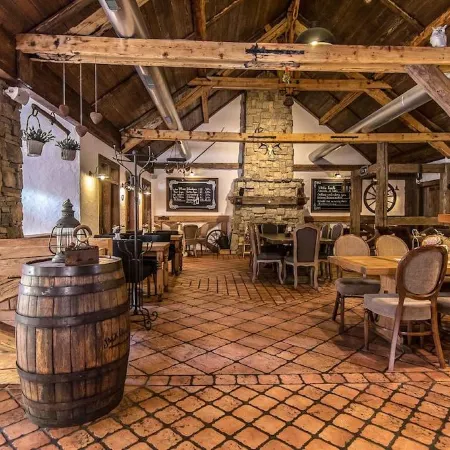 Hotel West