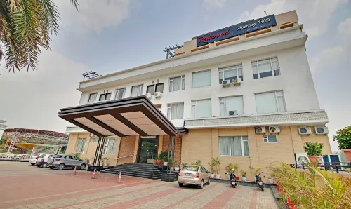 Redwood Resort Hotel di Panchkula