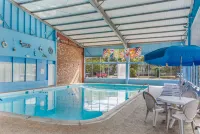 Americas Best Value Inn & Suites-Hyannis/Cape Cod - piscina