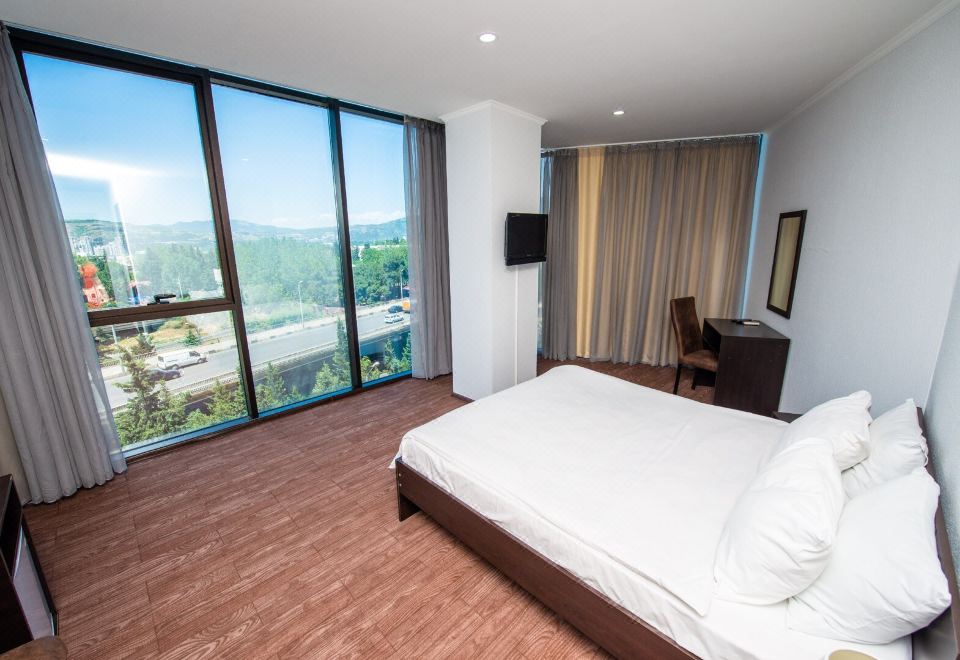 2. 호텔 샤인 팰리..