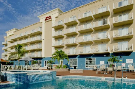 Hampton Inn & Suites Ocean City/Bayfront-Convention Center Отели рядом с достопримечательностью «Explore OC»