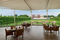 Ramada by Wyndham Aligarh GT Road Hôtels à : Sikandarpur Bhukarawale