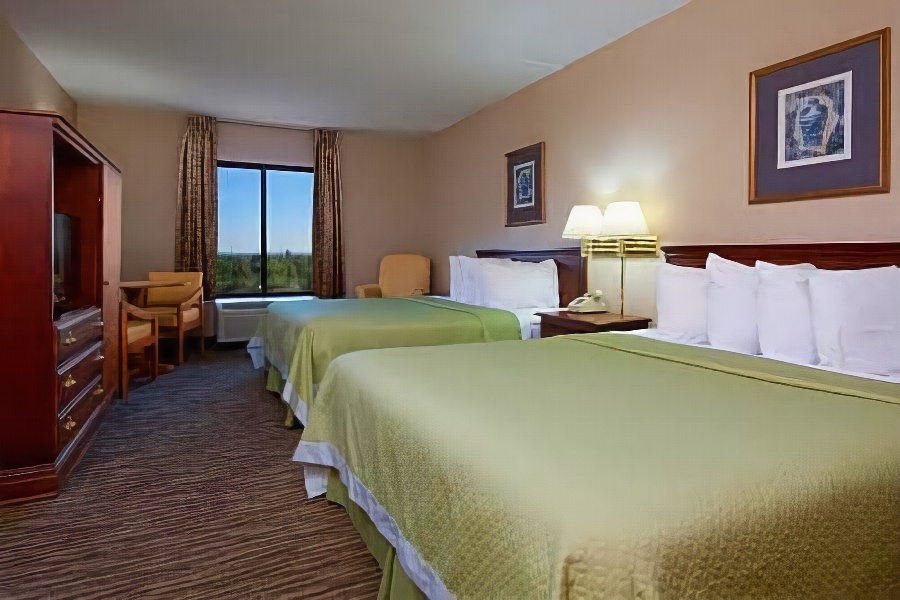 Days Hotel by Wyndham Buffalo Airport