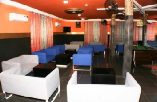 로얄 블루 게스트 하우스 앤 바의 디럭스 트윈 베드 게스트룸