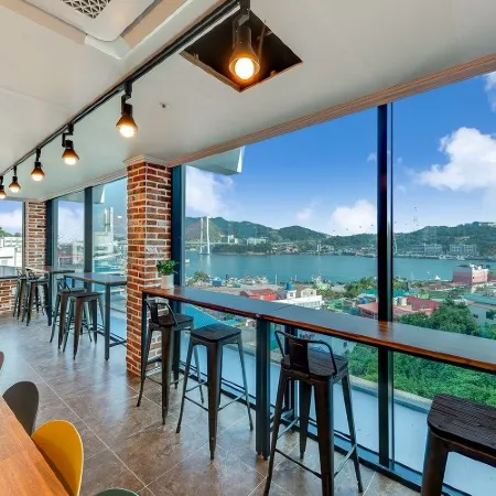 Yeosu Hamel Pension Отели рядом с достопримечательностью «Маяк Хамель»