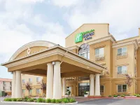 Holiday Inn Express & Suites SALINAS by IHG โรงแรมในซาลีนาส