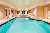 Holiday Inn Express & Suites RENO AIRPORT by IHG - Pool