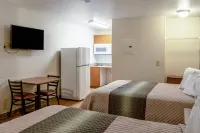 HomeTowne Studios Salem, or Hotels in Keizer