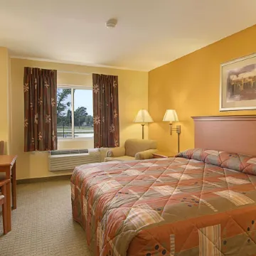 Super 8 by Wyndham Topeka at Forbes Landing