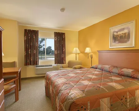 ซุปเปอร์ 8 บายวินด์แฮม โทพีกา ที่ฟอร์บส์แลนดิ้ง โรงแรมในโทพีกา