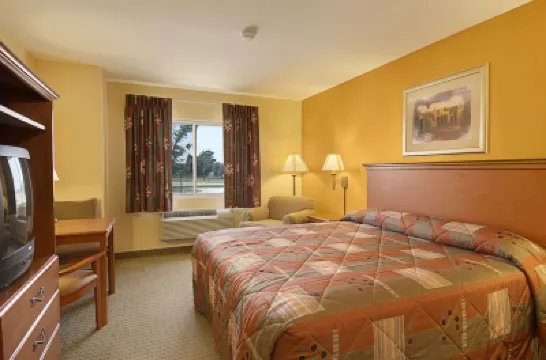 Super 8 by Wyndham Topeka at Forbes Landing Hotels in Topeka
