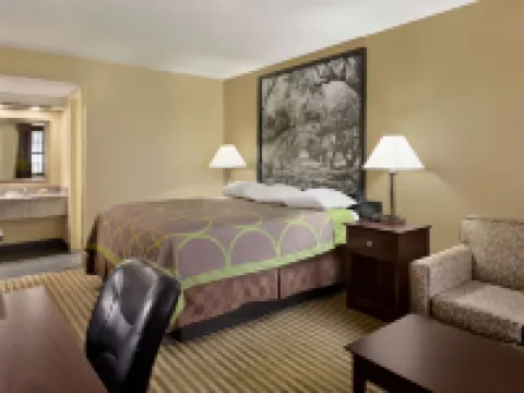 Super 8 by Wyndham Ruston ラストンのホテル