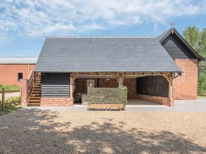 Geoff's Rest at Pond Hall Farm in Hadleigh with Private Hot Tub