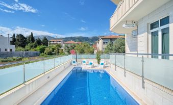 Hotel Riva Kaštela with Swimming Pool