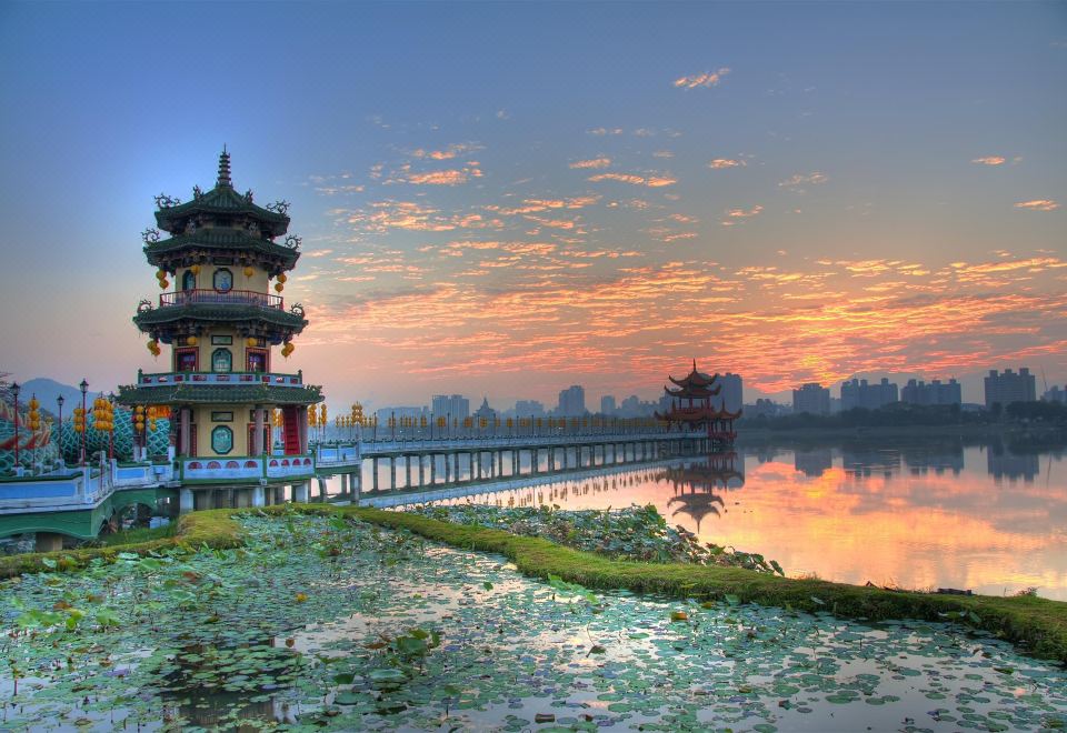 1. 로열 그룹 모텔..