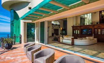 Penthouse for Rent with Ocean, Beach and Tropical Forest Views - Housity