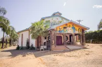 Jamindas Paradise Motel Hotels near Agro International Business Centre