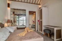 Coral Flora Villa Beach Front - Pet friendly