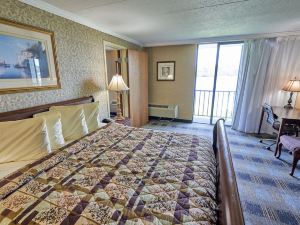 Riverview Inn & Suites