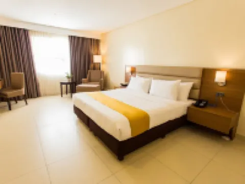 รอยซ์ โฮเทลแอนด์คาสิโน โรงแรมในมาบาลากัต