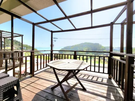 Gaonnuri Pension in Tongyeong Отели в г. Тхонъён