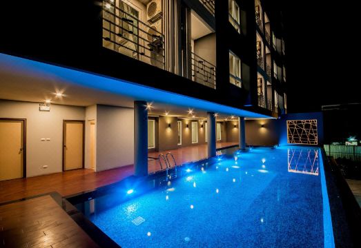 더 바이올린 스리라차