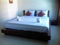 Bed and Boat Aopayoon Resort Hotels in Sathing Phra
