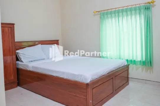 Vandhela Homestay Syariah 2 Mitra RedDoorz Hotels in Gayungan