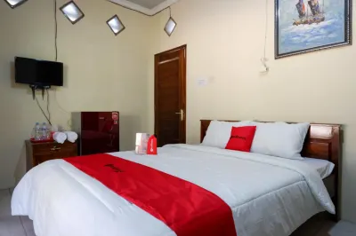 RedDoorz Syariah near Alun Alun Pacitan 2 Các khách sạn ở Pacitan